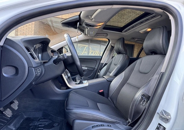 Volvo V60 Cross Country cena 81900 przebieg: 141000, rok produkcji 2018 z Modliborzyce małe 191